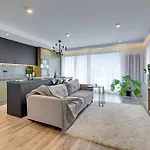 Aura Island Riverside By Downtown Apartment *