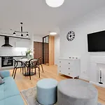 Apartment Aura Island Riverside By Downtown *