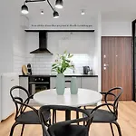 Aura Island Riverside By Downtown Apartment