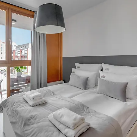 Aura Island Riverside By Downtown Apartment