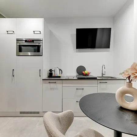 Aura Island Riverside By Downtown Apartment