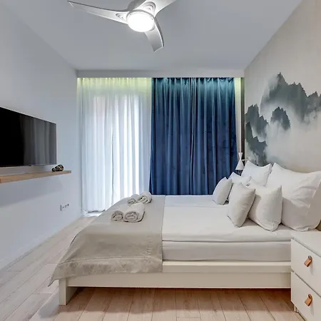 Aura Island Riverside By Downtown Apartment